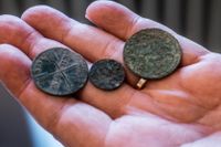 Mynt från 1600-, 1800- och 1900-talen påträffade under utgrävningarna av Slussen.