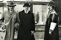 Socialdemokraten Thorvald Stauning (mitten) på besök i London 1935. 1940 bildade han samlingsregering under tyska ockupationen.