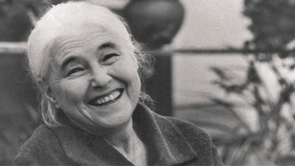 Anna Seghers föddes som Netty Reiling i Mainz, 1900, och avled i Berlin 1983. För romanen ”Det sjunde korset” tilldelades hon 1947 års Georg Büchnerpris.