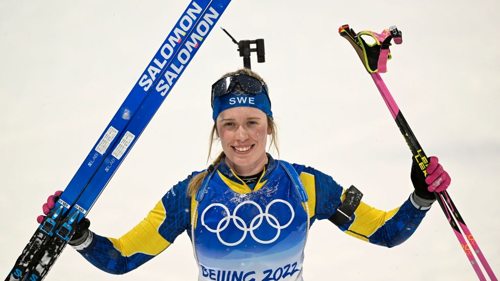 Elvira Öberg efter sitt andra silver i OS i Peking.