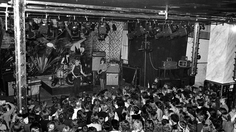 Bandet Tant Strul spelar på Kolingsborg i Stockholm, 1982.