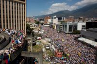 Regimkritiska demonstrationer förväntas under lördagen ta över Caracas gator. Demonstranterna kräver bland annat att den sittande president Maduro utlyser nyval. 