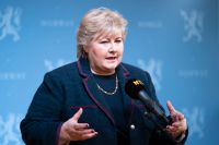 Norges statsminister Erna Solberg uppger att det svenska inreseförbudet kommer att gälla från och med midnatt, natten mot måndag.