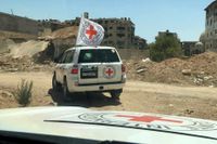 Hjälpkonvoj från FN och Röda korset i Daraya.