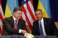 Ukrainas president Porosjenko och USA:s president Obama vid ett möte i Polen i somras.