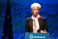 Europeiska centralbanken (ECB), med chefen Christine Lagarde, lämnar styrräntan oförändrad men drar ned på stödköpen. Arkivbild