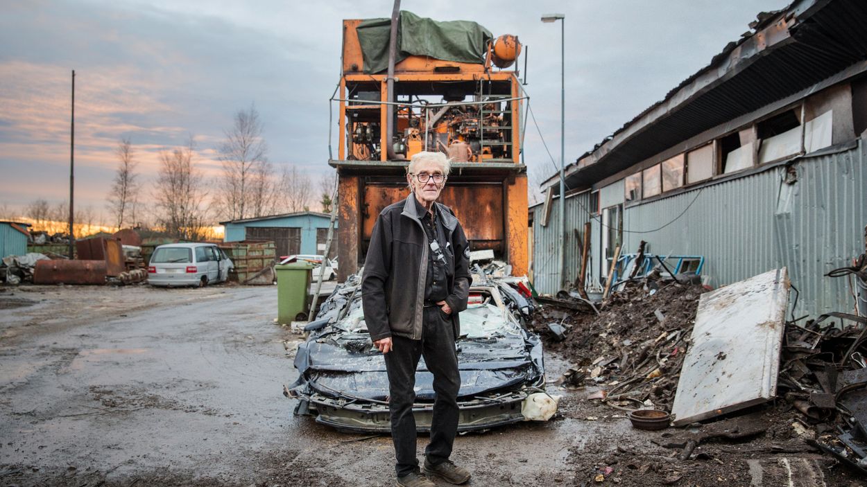 Efter 55 år på sin älskade bilskrot är det dags för 75-årige Lars Nilsson att gå hem. 