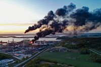 En större okontrollerad brand pågår på Borealis industrianläggning i Stenungsund. Branden ska ha startat efter ett haveri i en gaskompressor.