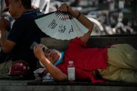Hettan slår hårt mot delar av Kina. I Peking låg temperaturen på över 35 grader i nästan 10 dagar i sträck under första halvan av juli.