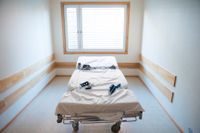En åttaåring bältades fast i flera timmar. En gång slutade barnet andas, uppger personal vid Sunderbyn sjukhus till JO:s inspektioner, rapporterar NSD och Norrbottens-Kuriren. Arkivbild.