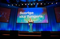 Partisekreterare Tomas Tobé inledde Sverigemötet med goda förslag och pinsamma skämt.