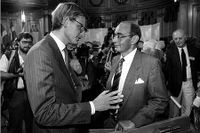 Carl Bildt tar över partiledarskapet efter Ulf Adelsohn på partistämman 1986.