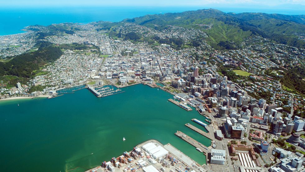 Nya Zeeland lättar på inreserestriktionerna. På bilden huvudstaden Wellington. Arkivbild.