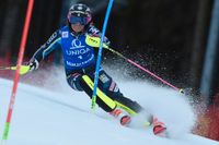 Frida Hansdotter ligger trea i Semmerings slalom.