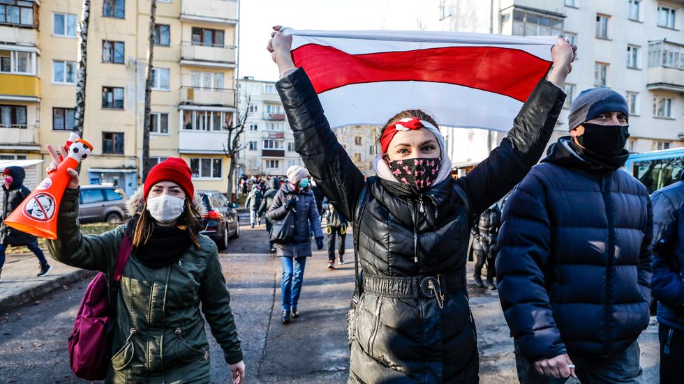 Demonstranter i Belarus under söndagen.