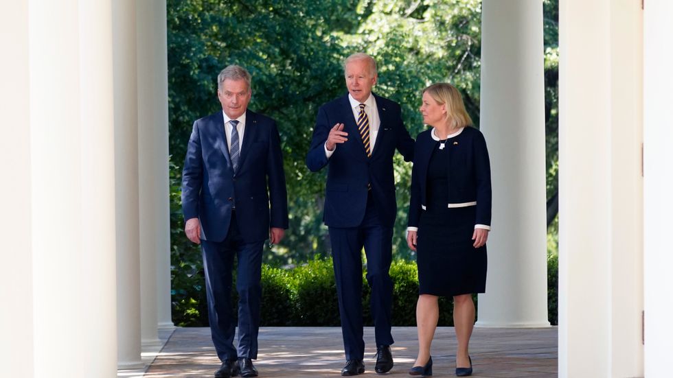 President Joe Biden med statsminister Magdalena Andersson och Finlands president Sauli Niinistö. Arkivbild.