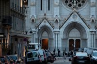 Dådet genomfördes vid kyrkan Notre-Dame i Nice i Frankrike.