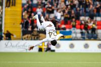 AIK:s Heradi Rashidi frivoltar efter att ha gjort 3–1 borta mot Östersund.