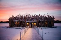 Arctic Bath är inspirerat av gamla tiders timmerbröt och ligger på Luleälven i utkanten av Harads.