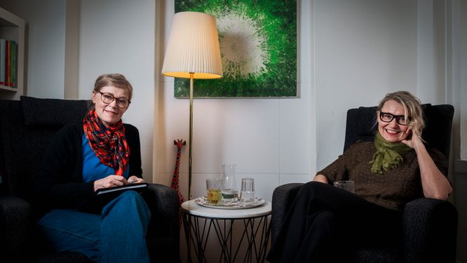 Lotta Dinäss och Sara Hultman har skrivit boken Terapihjälpen.