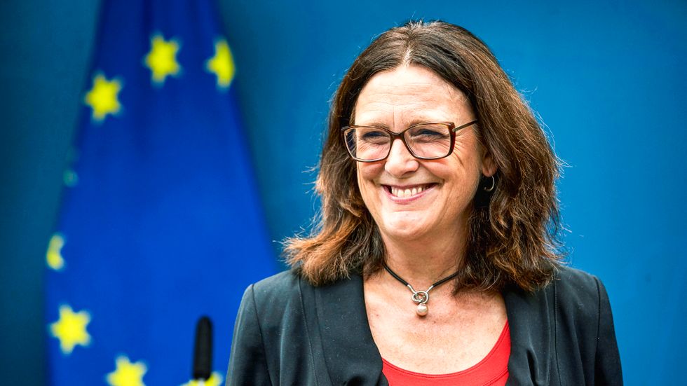 Cecilia Malmström går till final i kampen om topposten för mäktiga OECD. 