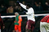Emmanuel Adebayor, Arsenals forward, jublar över att ha gjort mål mot Milan.