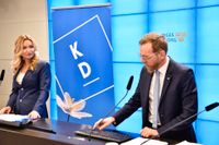 Kristdemokraternas partiledare Ebba Busch (KD) och ekonomisk-politiska talesperson Jakob Forssmed presenterar partiets skuggbudget under en pressträff i riksdagens presscenter.