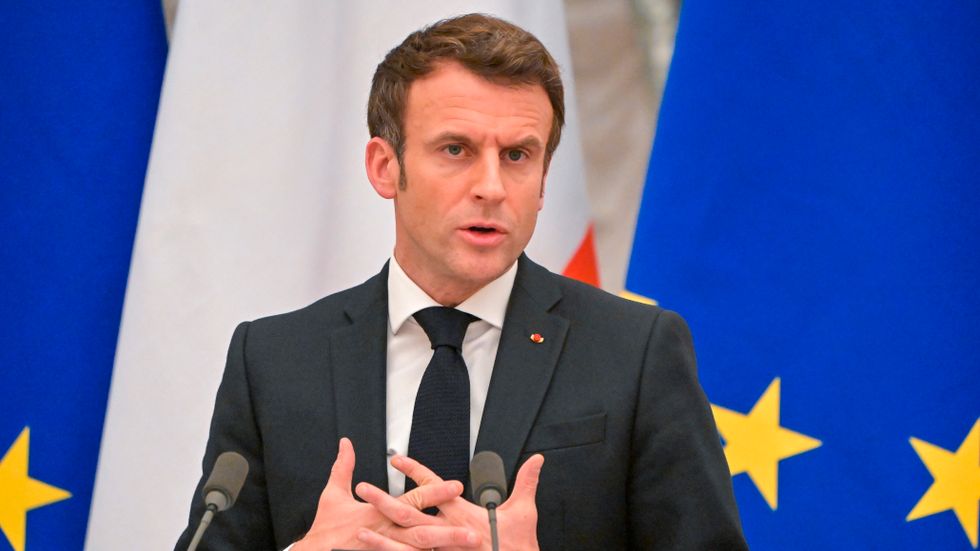 Frankrikes president Emmanuel Macron under pressträffen efter sitt möte med Vladimir Putin i måndags.
