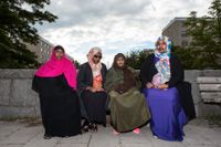 Klädesplagget abaya används över hela världen. Denna bild är tagen i Sverige.