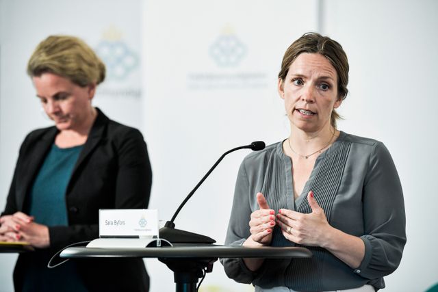 Sara Byfors jobbar som enhetschef på Folkhälsomyndigheten. De ansvarar för att skydda människor i Sverige mot olika hälsohot, till exempel smittsamma sjukdomar. Foto: Jessica Gow/TT / TT NYHETSBYRÅN