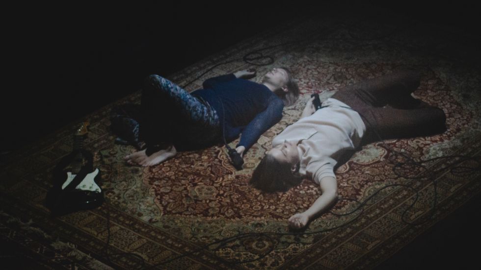 Tyra Wigg och Siri Jennefelt i ”Naps” på Weld.
