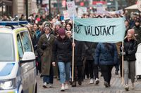 Hundratals demonstranter bakom parollen "Mot våldtäkt" på väg mellan Stortorget och Triangeln i Malmö vid demonstration i början av året mot sexuellt våld.