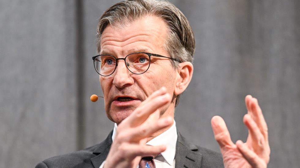 Riksbankschef Erik Thedéen presenterar oförändrad styrränta under dagens pressträff på Riksbanken.