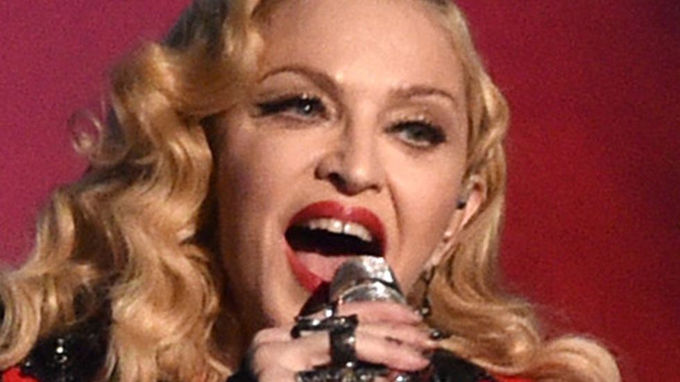 Madonna har gjort ett mediokert album, anser SvD:s recensent.