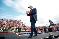 Donald Trump under ett kampanjstopp i Lakeland.