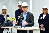 Björn Eriksson, hälso- och sjukvårdsdirektör under pressträffen i samband med pressvisningen av fältsjukhuset som byggts upp i Stockholmsmässan i Älvsjö.
