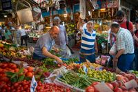 När Istanbul handlar mat, frukt och grönt, handlar stan gärna i Kadiköy på den asiatiska sidan.