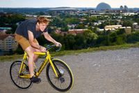 20140704 2.36 minuter upp för Hammarbybacken tog det för cykelbudet Adrian Merkt från Zurich med en fixed gear cykel. Cykelbuds-EM 2014 hålls i Stockholm med en inledande sprint på fredagen uppför Hammarbybacken.