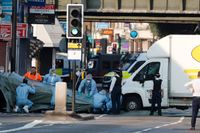 Polisens tekniker undersöker platsen för lastbilsdådet i London i juni. Arkivbild.