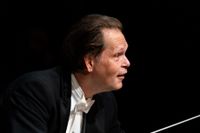 Dirigenten Patrik Ringborg får Stenhammars symfoni att bli en palimpsest där skriften ligger i lager på lager. 