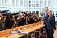 Armin Laschet (i förgrunden till höger) och Jens Spahn (bakom Laschet) har aviserat sin kandidatur i ledarskapsvalet i tyska CDU.
