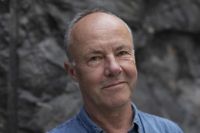 Fredrik Sjöberg är författare och kritiker. Sedan debuten 1988 har han gett ut en rad uppmärksammade essäböcker i gränslandet mellan vetenskap och humaniora.