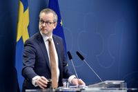 Finansminister Mikael Damberg (S) håller en pressträff om det ekonomiska läget.