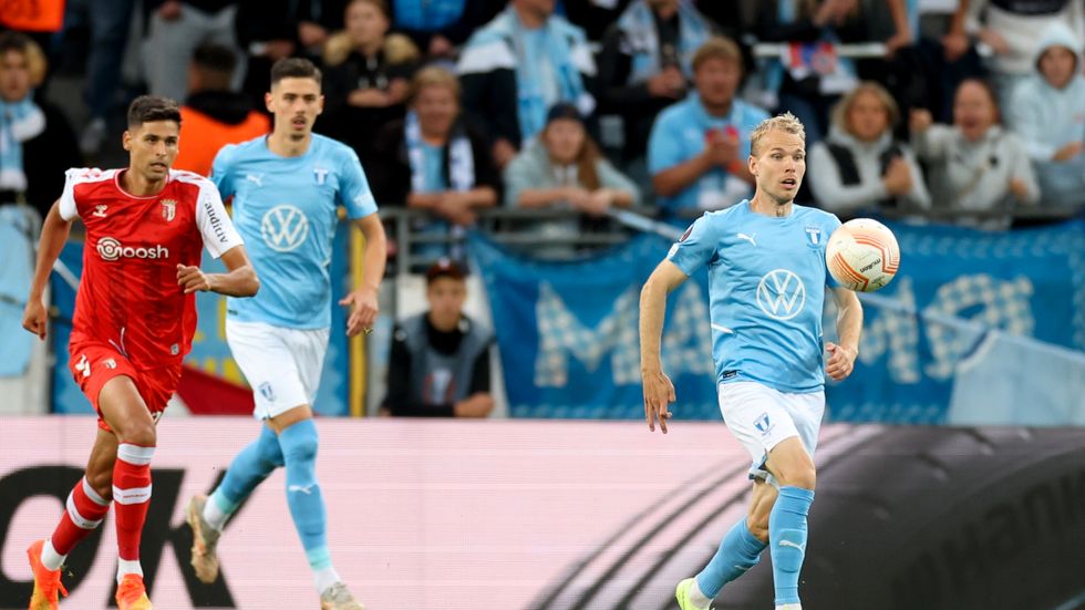 Malmö FF:s Oscar Lewicki gjorde comeback efter skada hemma mot Braga i Europa League-premiären, som skåningarna förlorade med 0–2.