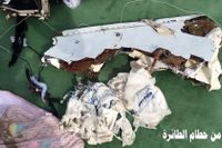 Vrakdelar upphittade efter det försvunna Egyptair-planet.