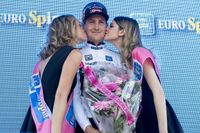 Tobias Ludvigsson ser nöjd ut efter fjärdeplatsen i en av Giro d'Italias tempoetapper i fjol. På fredag är det åter dags för årets klassiska etapplopp i Italien. 