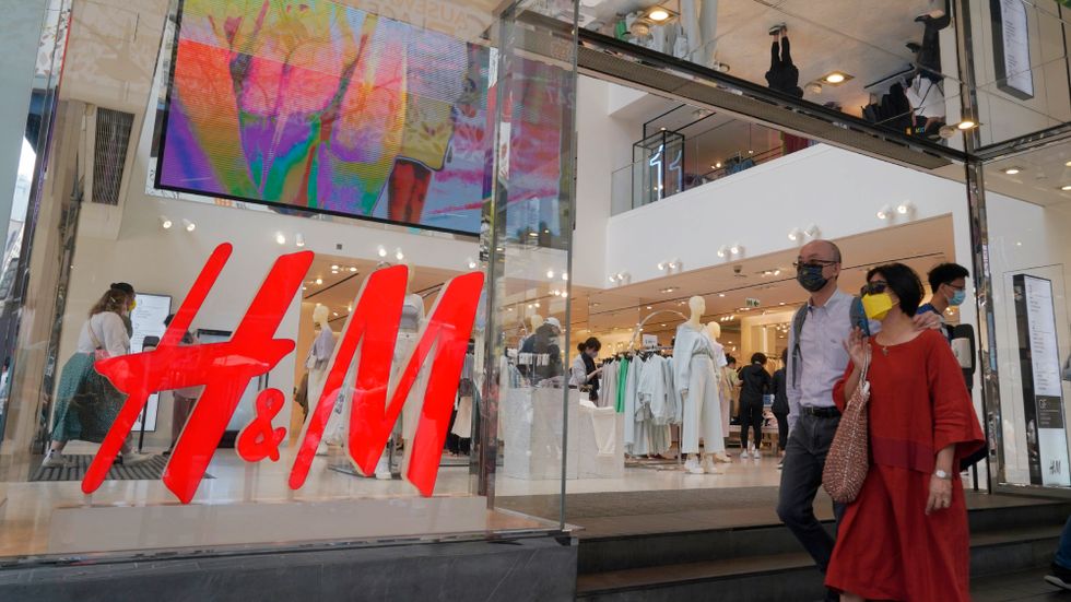 Butiker för H&M stängs och bojkottas i Kina.