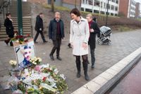 Moderaternas partiledare Anna Kinberg Batra besöker platsen i Rosengård i Malmö där 16-årige Ahmed mördades för snart tre veckor sedan.