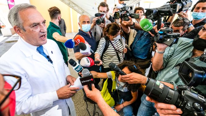 Två fall av apkoppor har upptäckts i Rom. Francesco Vaia, sjukhusdirektör på Spallanzani sjukhus svarar på frågor.