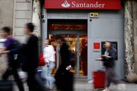 Santander har gjort upp med fack om att stänga 1 150 bankkontor i Spanien. Arkivbild